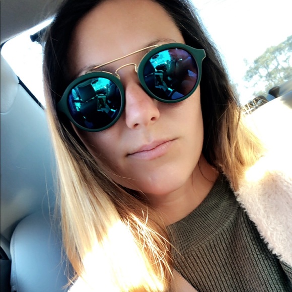 Profile Picture of Erika Lanfranchi (@elanfranchi) on Poshmark