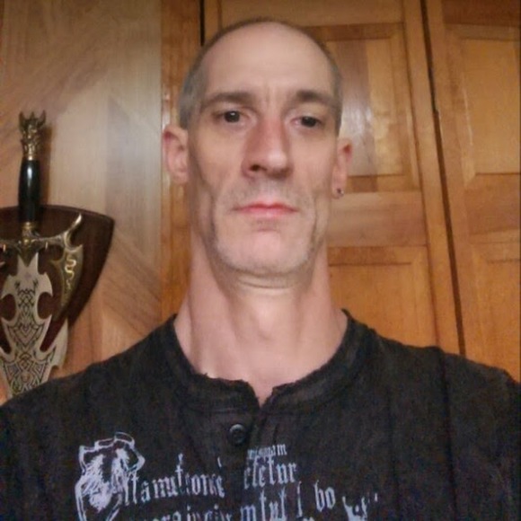 Profile Picture of Mark Farias (@veedrin) on Poshmark