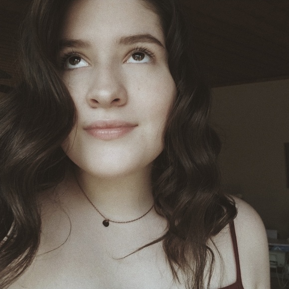 Profile Picture of Becca Lisanby (@xxbeckah) on Poshmark