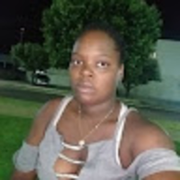 Profile Picture of Edrine Barbot (@barbotedrine) on Poshmark