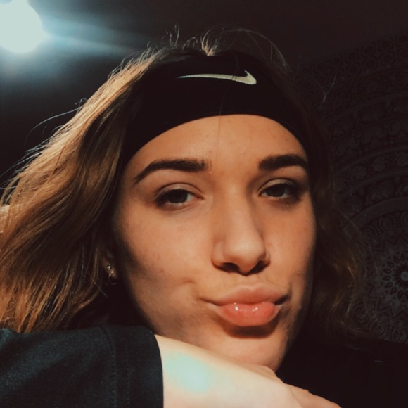 Profile Picture of Joanna Maciag (@joannakm02) on Poshmark