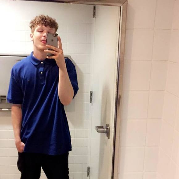 Profile Picture of Blake Huxoll (@blakehuxoll98) on Poshmark