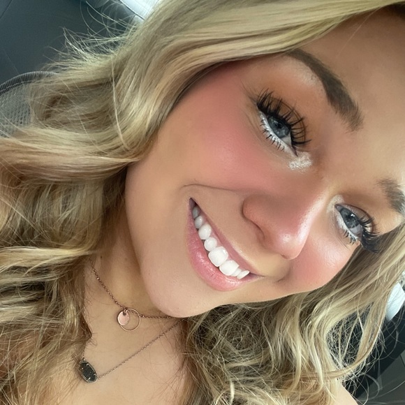 Profile Picture of Hope Stephens (@hopegstephens_) on Poshmark