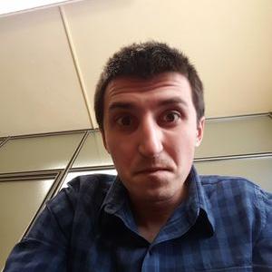 Profile Picture of Vlad Nicolae (@Vlad31036863) on Twitter