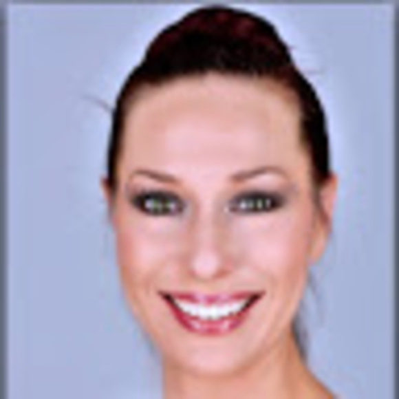 Profile Picture of Fiora Firefly (@fiorag) on Poshmark