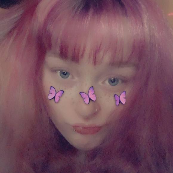 Profile Picture of Avery Lauzon (@averyl124) on Poshmark