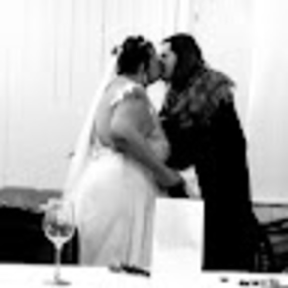 Profile Picture of Lisa Hilton (@lhgoldyswan) on Poshmark