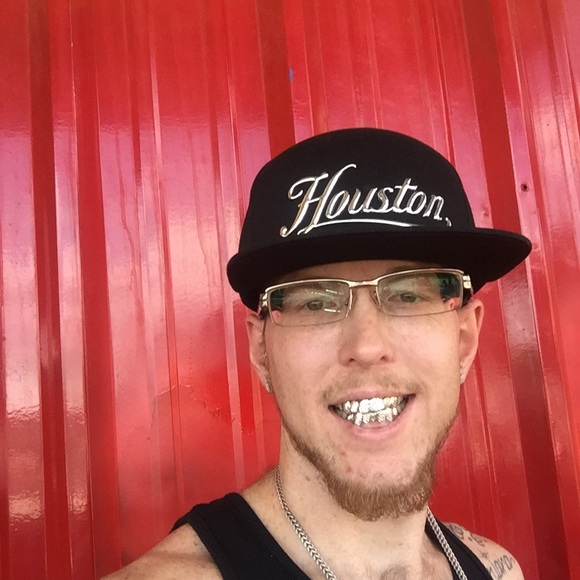 Profile Picture of Blue Blue (@bluemoneyyyy) on Poshmark