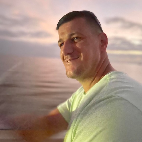 Profile Picture of Tim Fleming (@tim_fleming) on Poshmark