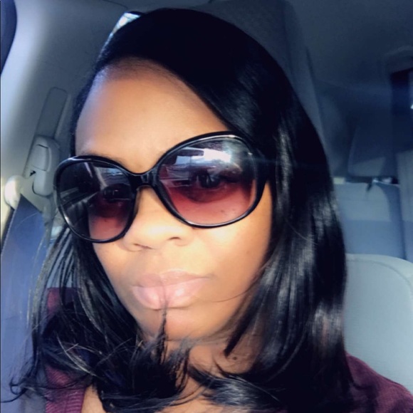 Profile Picture of Rashema Haggins (@rashemahaggins) on Poshmark