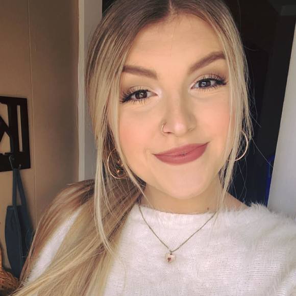 Profile Picture of Cheyenne Locklear (@clocklear98) on Poshmark