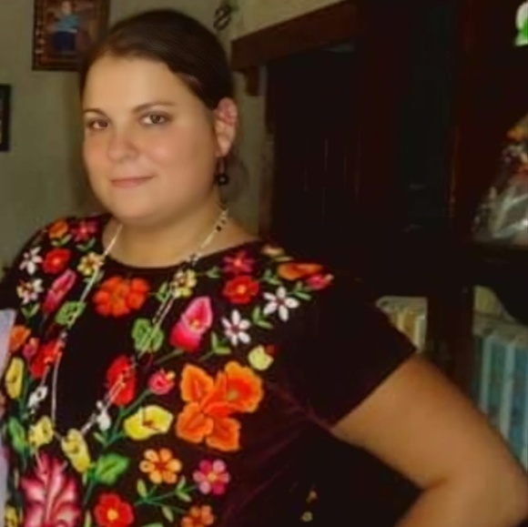 Profile Picture of Heather Rycek (@cincyposh513) on Poshmark