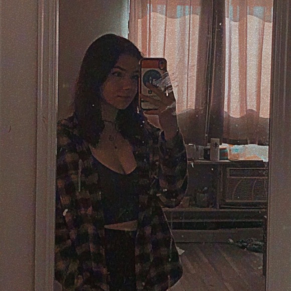 Profile Picture of Geralen Pierce (@geralenpierce) on Poshmark