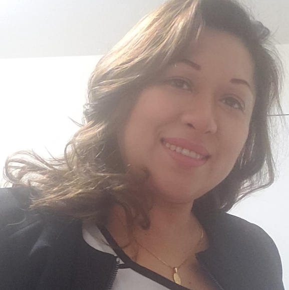 Profile Picture of Isabel Diaz (@isabeldiaz76) on Poshmark