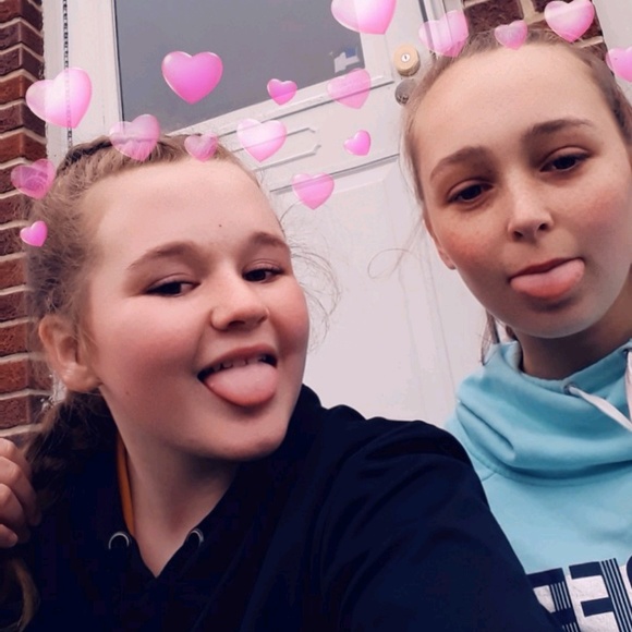 Profile Picture of Charlotte Letts (@charlotteletts) on Poshmark