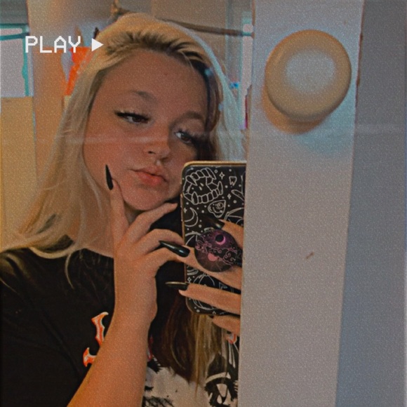 Detra Penney - Poshmark Profile Picture of Detra Penney (@detrapenney) on Poshmark