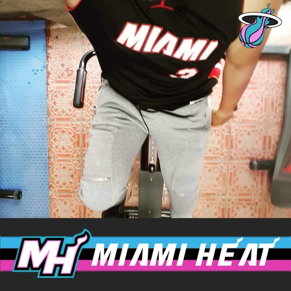 Profile Picture of Moshe Pivaral (@mpzstreet) on Poshmark