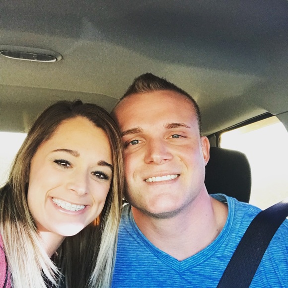 Profile Picture of Alecia Holt (@alreholt) on Poshmark