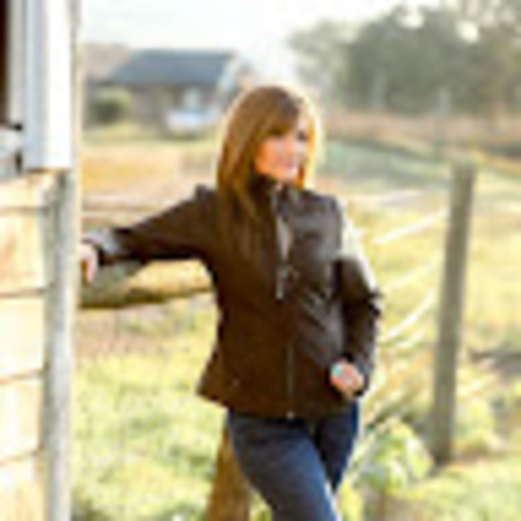 Profile Picture of Tonya Riggins (@tonyariggins214) on Poshmark