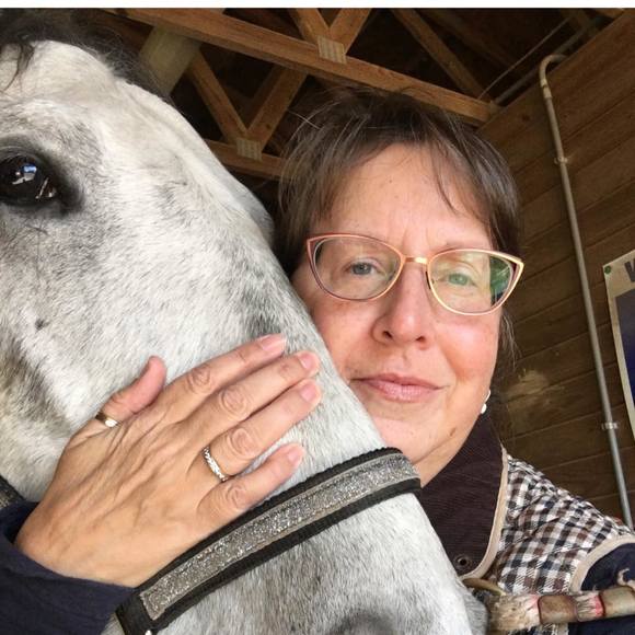 Profile Picture of Alice Moraga (@alirog4) on Poshmark