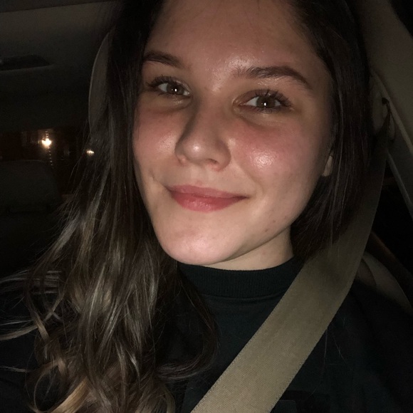 Profile Picture of Anetta Scomaroha (@scomarohaanetta) on Poshmark