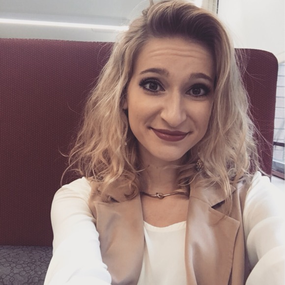 Profile Picture of Hannah Pfeifer (@hannahpaige12) on Poshmark