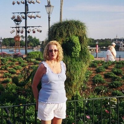 Profile Picture of Gloria Fialkoff (@gloriafialkoff) on Twitter