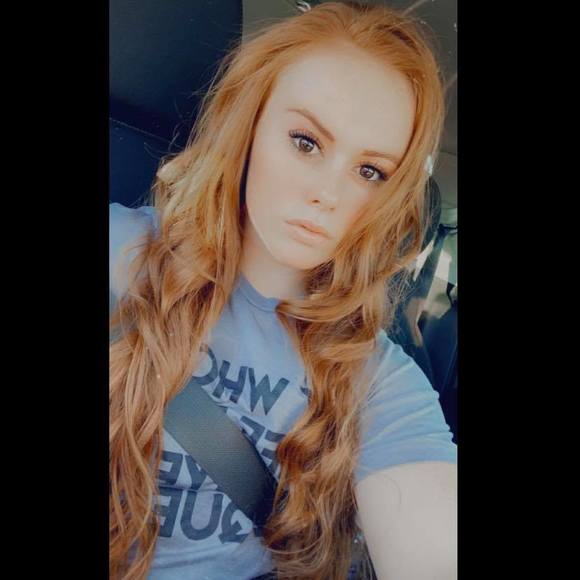 Profile Picture of Carlee Sines (@__carlee__) on Poshmark