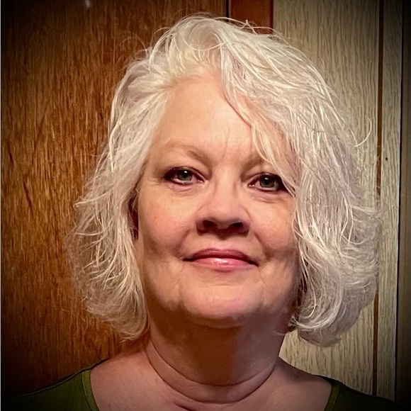 Profile Picture of Sonja Pearson (@sonjap192) on Poshmark