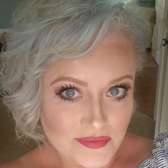 Profile Picture of Lori Waycaster (@loriwaycaster) on Poshmark