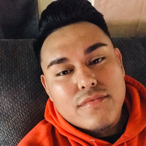 Profile Picture of Arnold Ramirez (@arnold555) on Poshmark