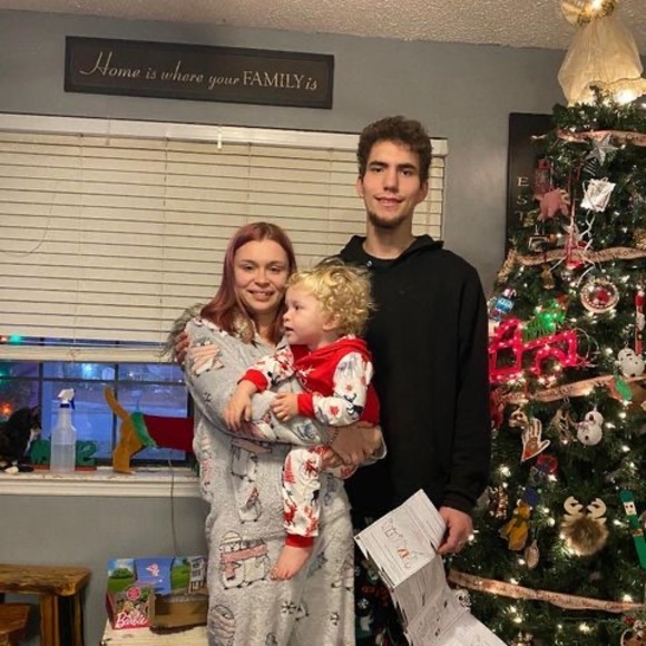 Profile Picture of April Fowler (@fowlerapril05) on Poshmark