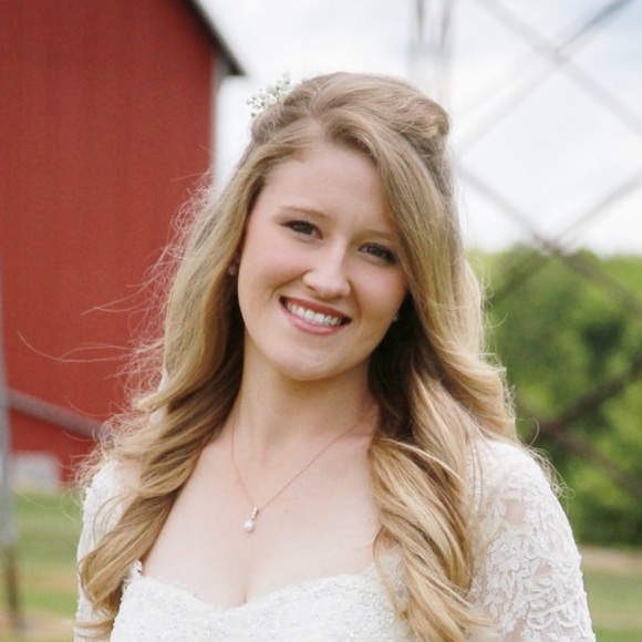 Profile Picture of Amanda Montague (@amm963001) on Poshmark