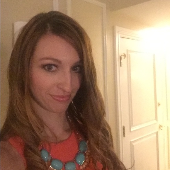 Profile Picture of Kelsi Folding (@krfolding) on Poshmark