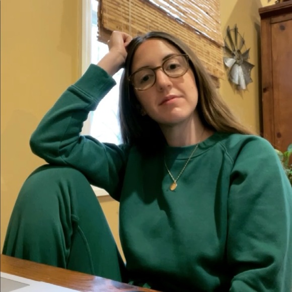 Profile Picture of Ali Knabbe (@aliknabbe) on Poshmark