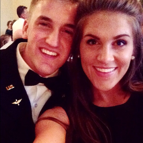 Profile Picture of Leah Scully (@leahmarie755) on Poshmark