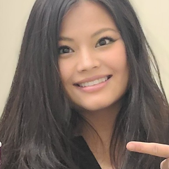 Profile Picture of Cindy Xiong (@cxiong85) on Poshmark