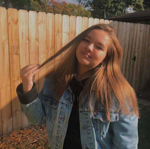 Profile Picture of Kimberlyn Debusk (@kimberlynisabel) on Poshmark