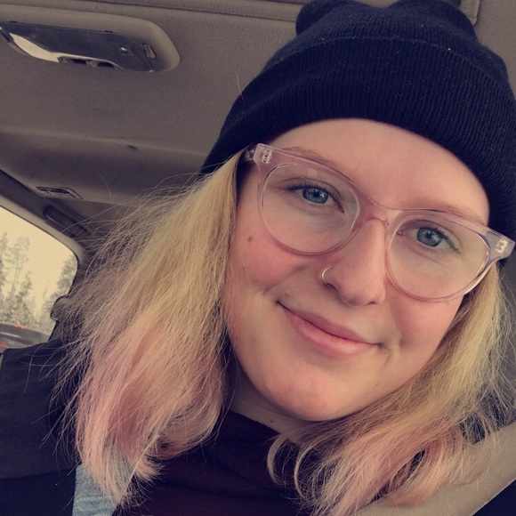 Profile Picture of Sadie Gnauck (@sadielady406) on Poshmark