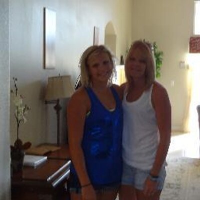 Profile Picture of Jaye Larsen (@momajaye) on Twitter