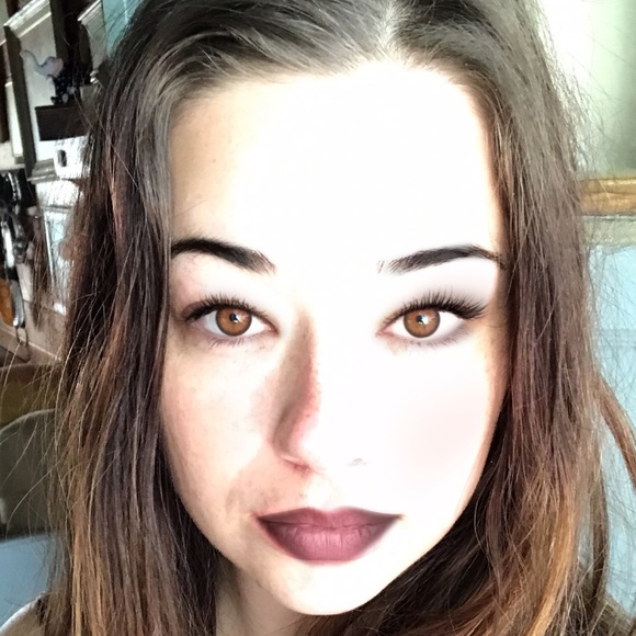 Profile Picture of Paige Bruce (@paigebruce) on Poshmark