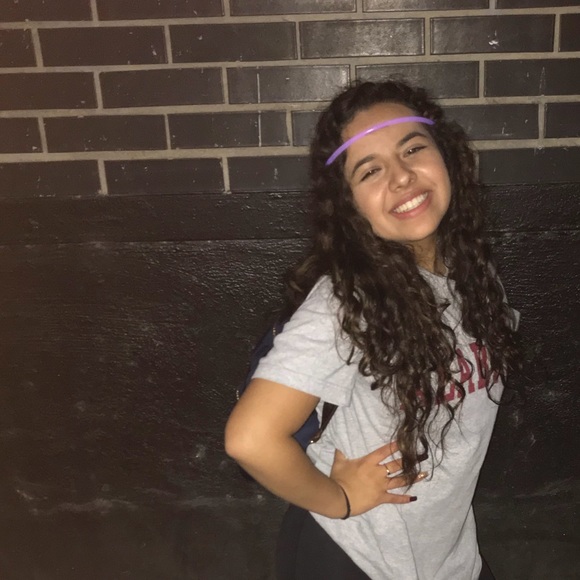 Profile Picture of Ivette Servin (@ivette_08) on Poshmark