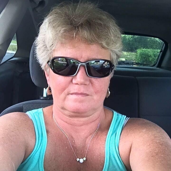 Profile Picture of Vivian Hewett (@mogowhy) on Poshmark