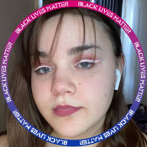 Lexie Jones - Poshmark Profile Picture of Lexie Jones (@senpailexie) on Poshmark