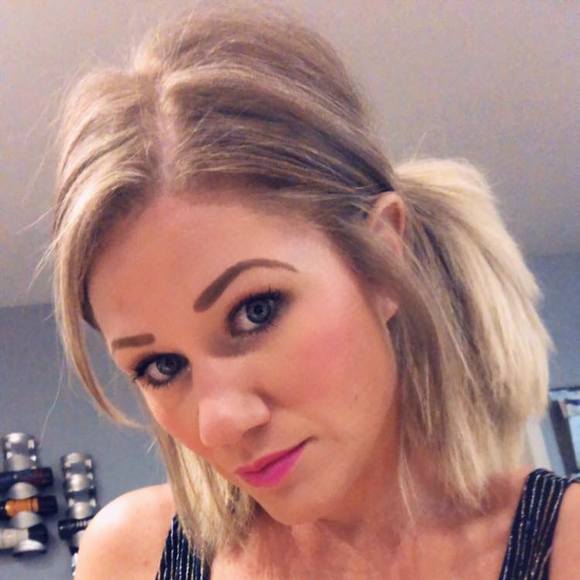 Profile Picture of Theresa Kurtz-hayot (@theresarkurtz) on Poshmark