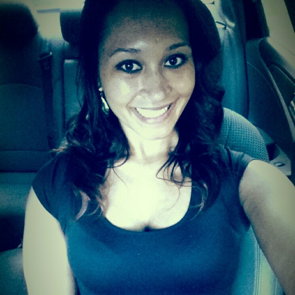 Profile Picture of Courtney Sampson (@courtney_2015) on Poshmark