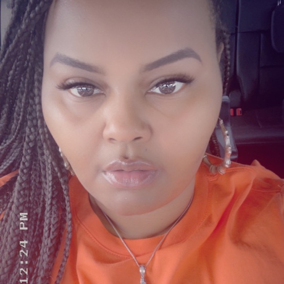 Profile Picture of Crystal Dismukes (@c_dismukes) on Poshmark