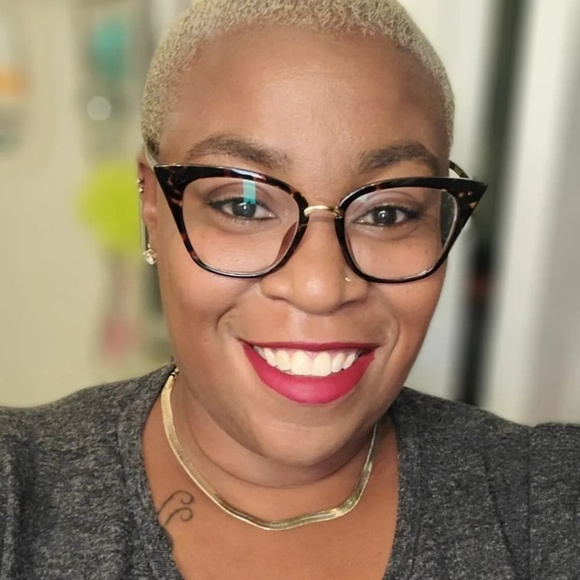 Profile Picture of Cassetta Williams (@cassetta_w) on Poshmark