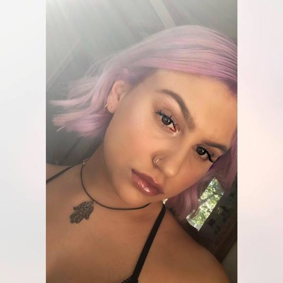 Profile Picture of Danielle Apodaca (@danielleapodaca) on Poshmark