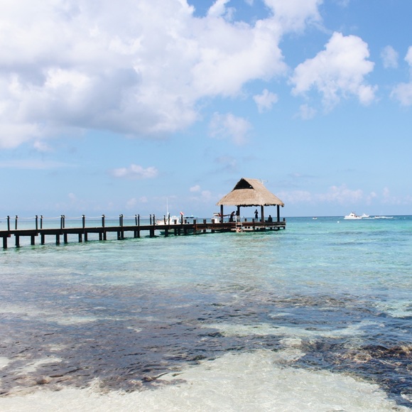 Profile Picture of Michelle Dakis (@mishh18) on Poshmark